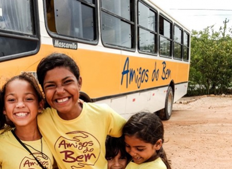 TODDYNHO® une forças com a ONG Amigos do Bem que leva educação